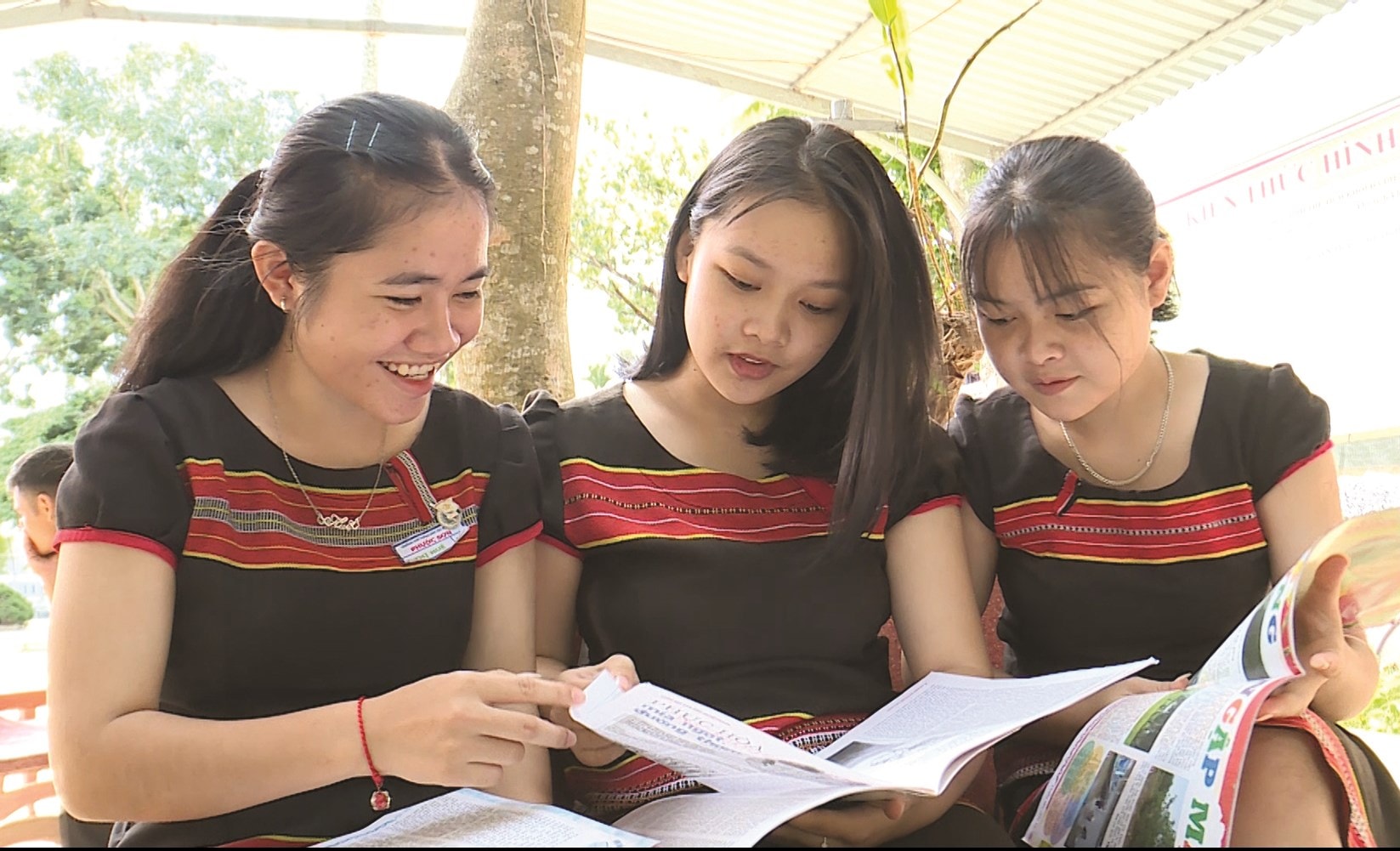 Học sinh Trường PTDTNT huyện Phước Sơn bước vào năm học mới