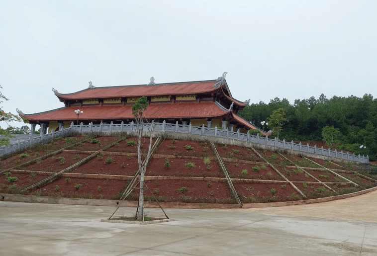 CHÙA LINH SƠN NGHỆ AN ẨN MÌNH GIỮA RỪNG CÂY XANH NGÁT