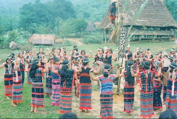 Trang phục của đồng bào Cơ Tu làng Công Dồn trong lễ hội truyền thống
