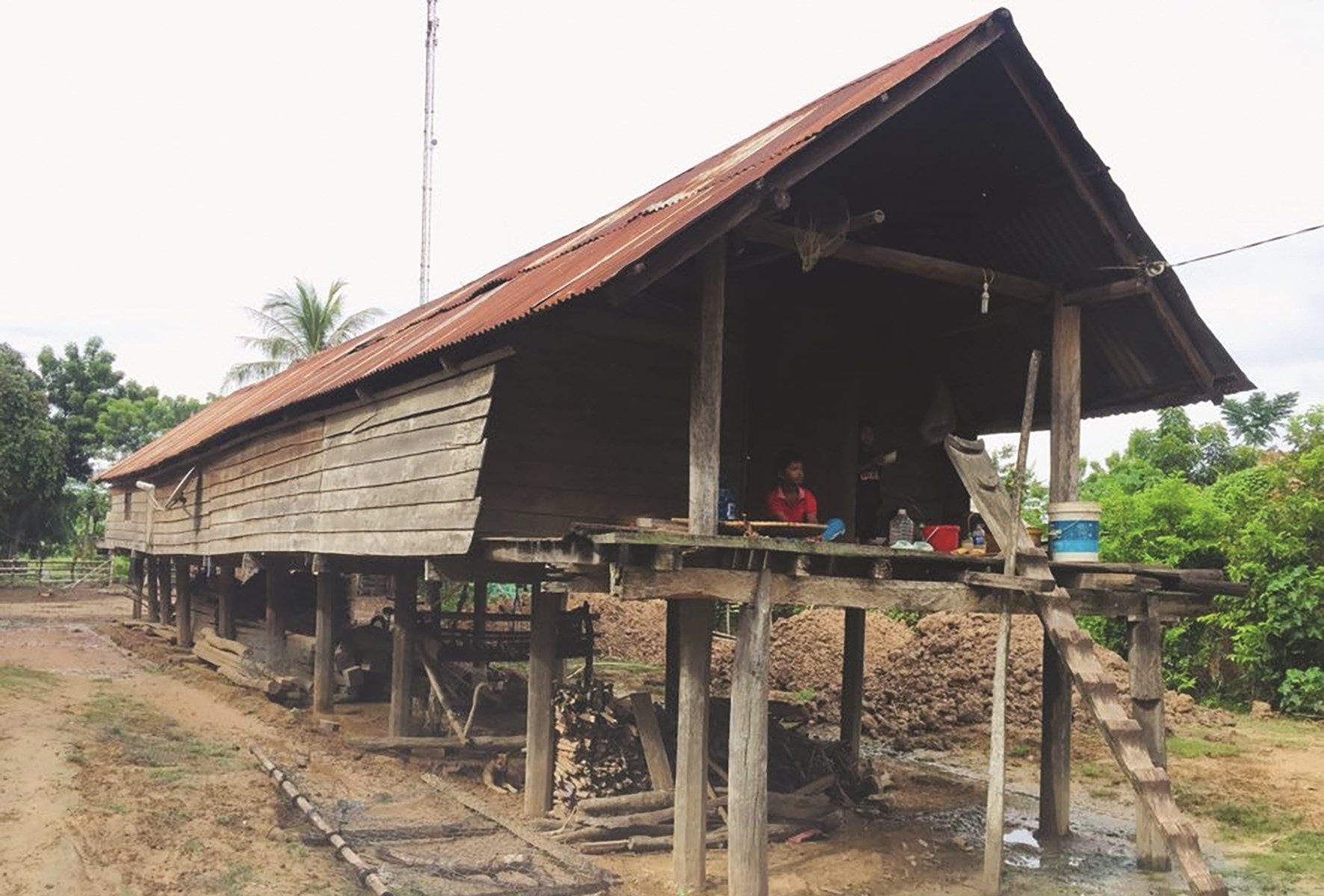 Nhà sàn dài của đồng bào Gia Rai ở Krông Pa. Ảnh: Ksor Nam