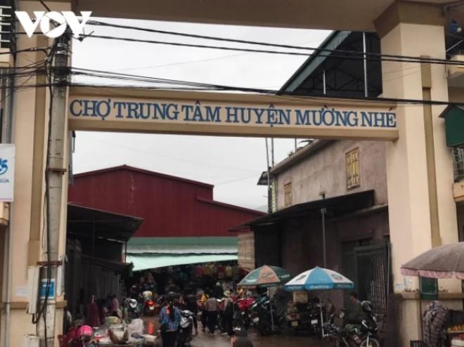 Điện Biên vẫn là tỉnh nghèo, kinh tế chậm phát triển. Trong ảnh là chợ trung tâm huyện Mường Nhé, tỉnh Điện Biên.