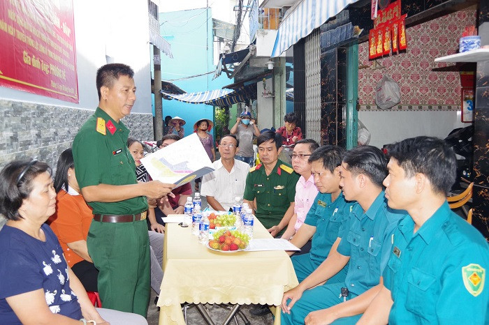Trao tặng nhà tình nghĩa Quân – Dân là hoạt động có ý nghĩa hết sức thiết thực trên tinh thần đoàn kết, gắn bó, hỗ trợ, giúp đỡ lẫn nhau.