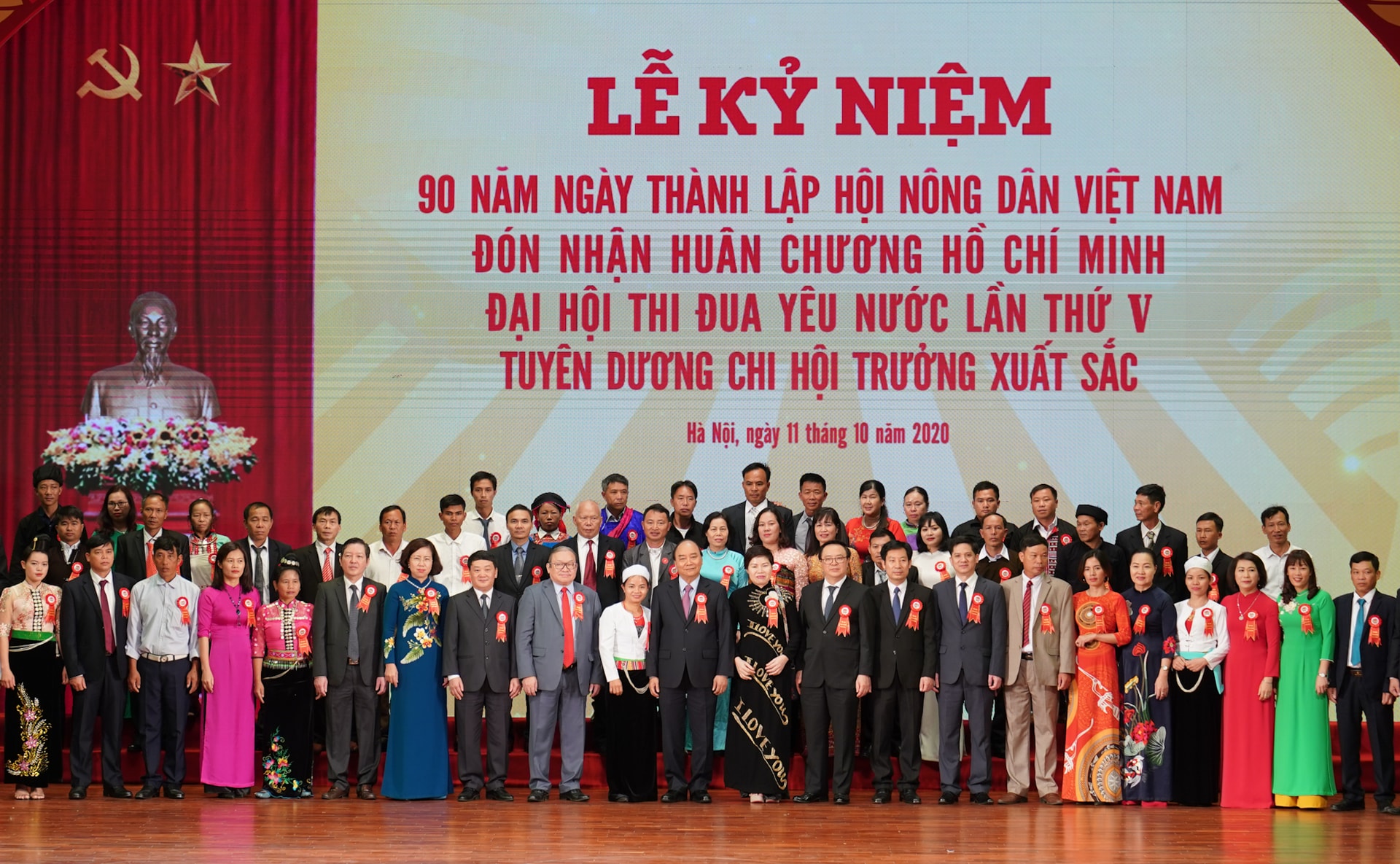 Thủ tướng Nguyễn Xuân Phúc và các đại biểu dự lễ kỳ niệm. Ảnh: VGP/Quang Hiếu