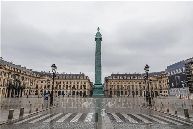 Cảnh vắng vẻ trên đường phố tại Paris, Pháp ngày 6/4/2020 trong bối cảnh dịch COVID-19 lan rộng. Ảnh: THX/TTXVN
