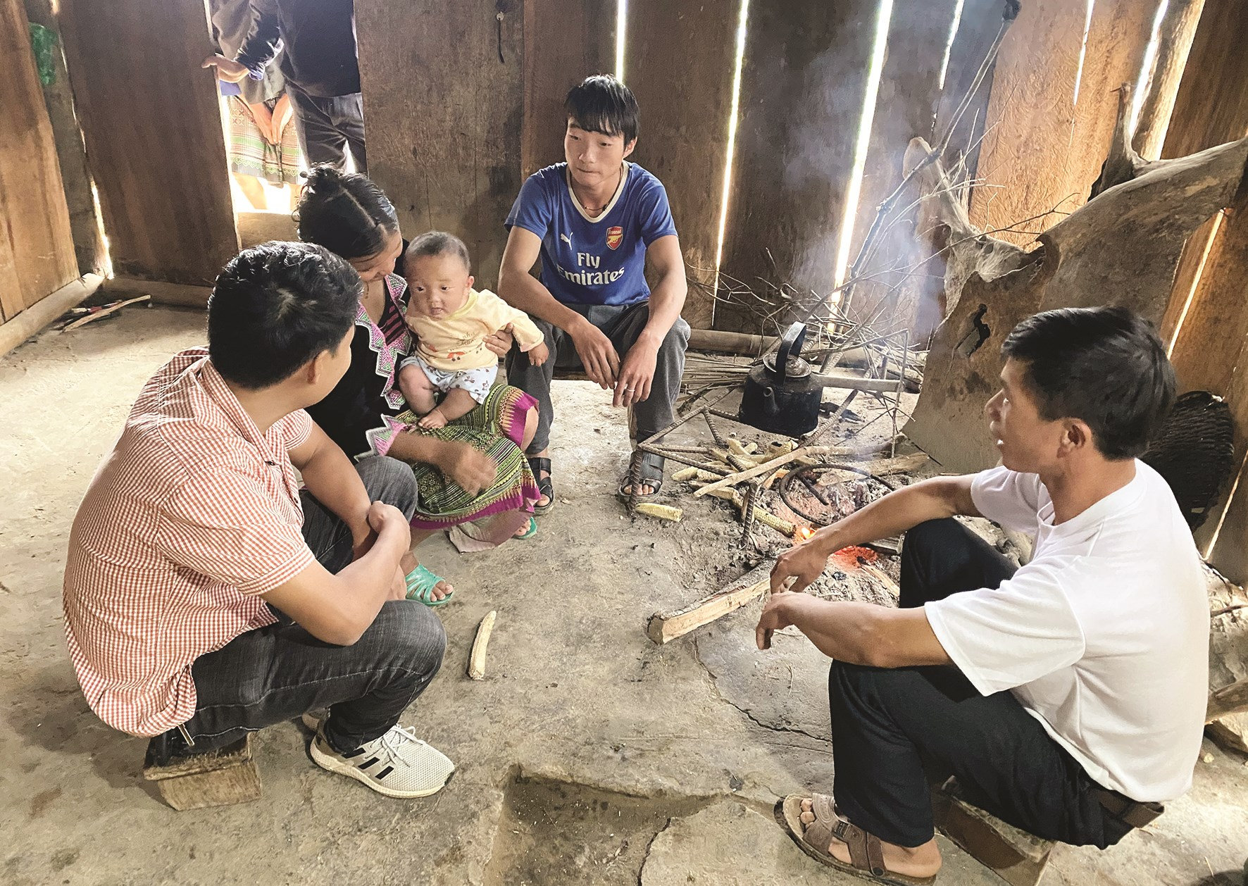 Lãnh đạo huyện, xã thăm hỏi, động viên người nghèo ở huyện Mù Cang Chải (Yên Bái)