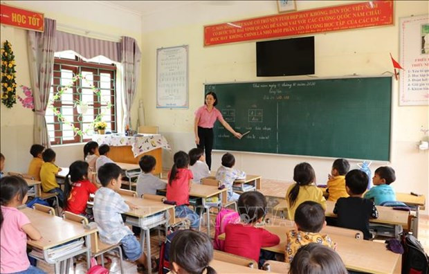 Học sinh lớp 1 Trường Tiểu học và Trung học cơ sở Nậm Loỏng, xã Sùng Phài, thành phố Lai Châu. Ảnh: Đinh Thùy-TTXVN