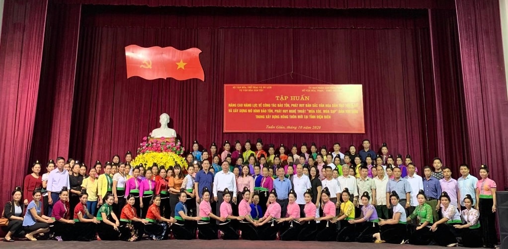 Các học viên tham dự lớp tập huấn.