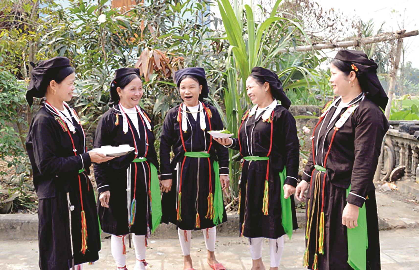 Một buổi sinh hoạt của CLB hát soọng cô cụm Hội Kế, xã Ninh Lai (huyện Sơn Dương). Ảnh TL