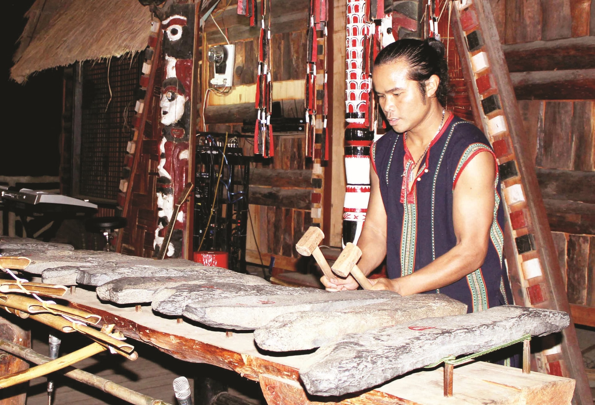 Vọng âm đàn đá.