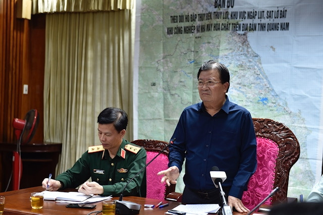 Phó Thủ tướng Trịnh Đình Dũng quyết định thành lập Sở Chỉ huy tiền phương để triển khai cứu hộ nạn nhân vụ sạt lở đất ở Trà Leng-Trà Vân, Nam Trà My, ngay trong đêm 28/10. (Ảnh: VGP)