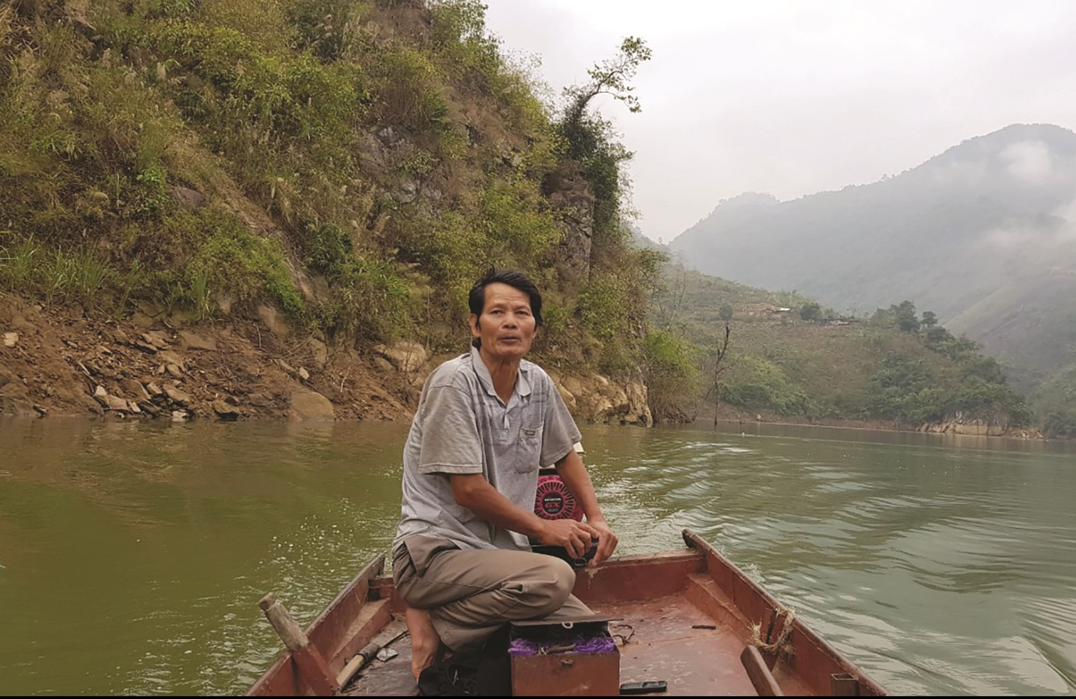 Ông Nguyễn Văn Bàn  là một trong những ngư dân gắn bó với lòng hồ suốt gần 20 năm qua