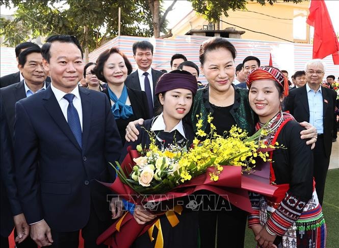 Chủ tịch Quốc hội Nguyễn Thị Kim Ngân với nhân dân các dân tộc xã Quang Minh, huyện Văn Yên (Yên Bái). Ảnh: Trọng Đức/TTXVN