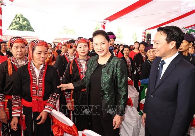 Chủ tịch Quốc hội Nguyễn Thị Kim Ngân với nhân dân các dân tộc xã Quang Minh, huyện Văn Yên (Yên Bái). Ảnh: Trọng Đức/TTXVN