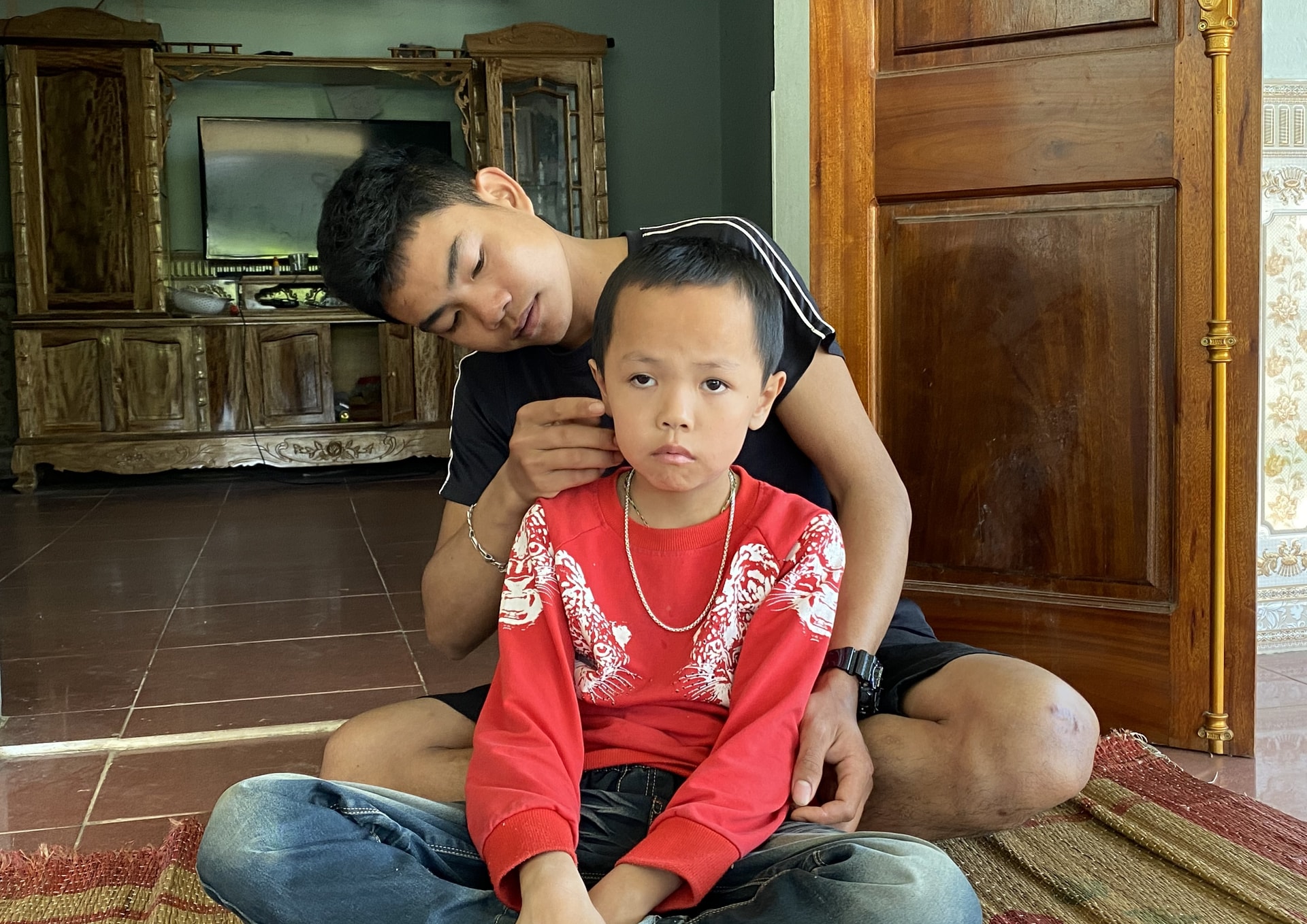 Bố mẹ chết vì tai nạn sập mỏ, 3 anh em Lương Tuấn Thành nương tựa nhau mà sống