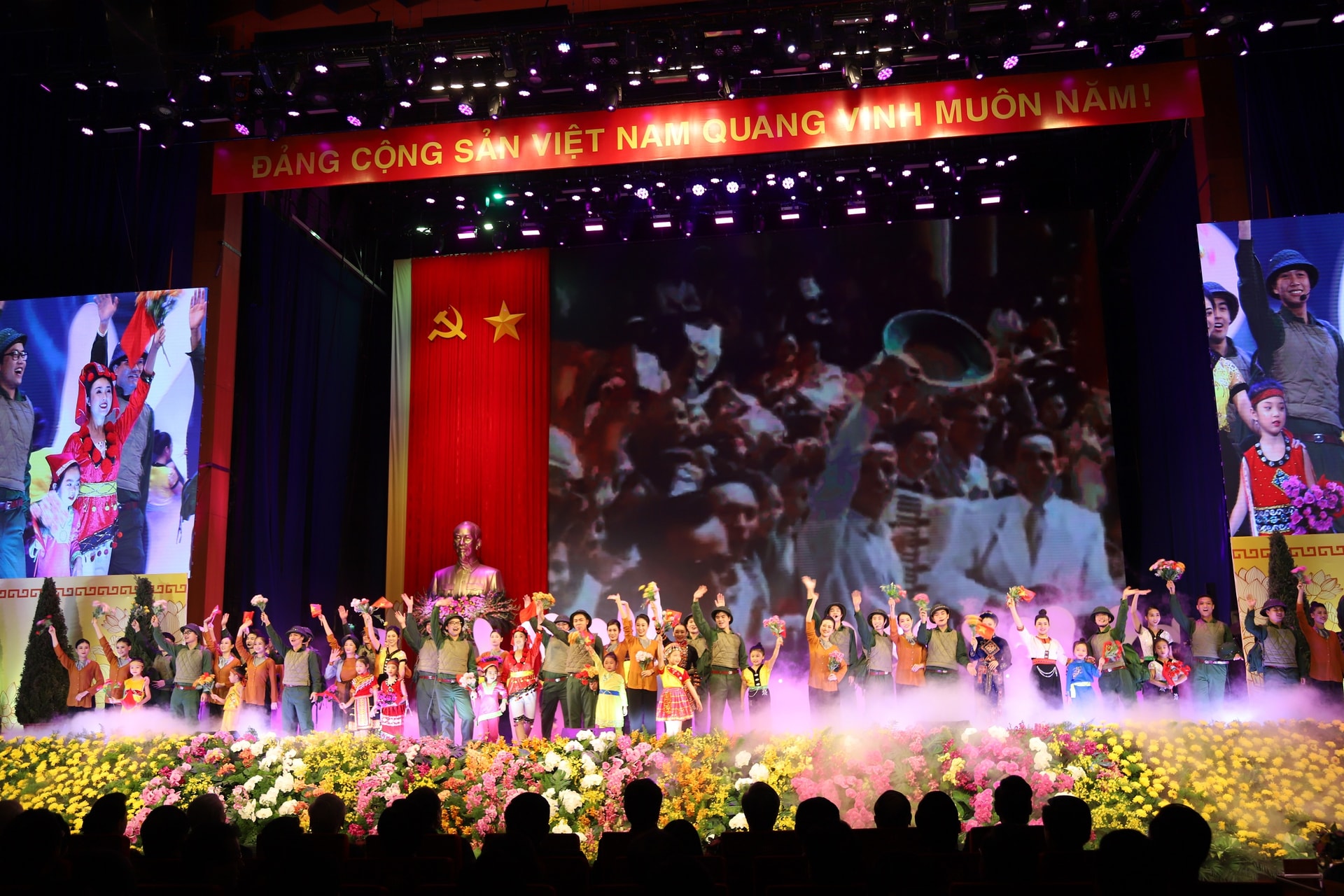 Một tiết mục đặc sắc trong Chương trình nghệ thuật “Vinh quang Mặt trận Tổ quốc Việt Nam” tại Lễ Kỷ niệm.