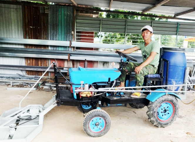 Chân dung anh nông dân sáng chế máy nông nghiệp mini đa chức năng
