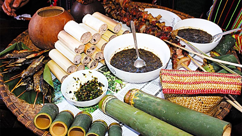 Món canh thụt trong mâm cỗ của đồng bào Mnông (Ảnh TL)