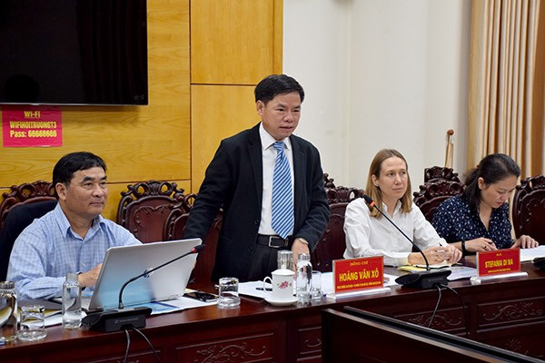 Ông Hoàng Văn Xô, Phó Vụ trưởng Vụ Kế hoạch - Tài chính, Ủy ban Dân tộc, Trưởng ban Dự án ADB phát biểu tại buổi làm việc.