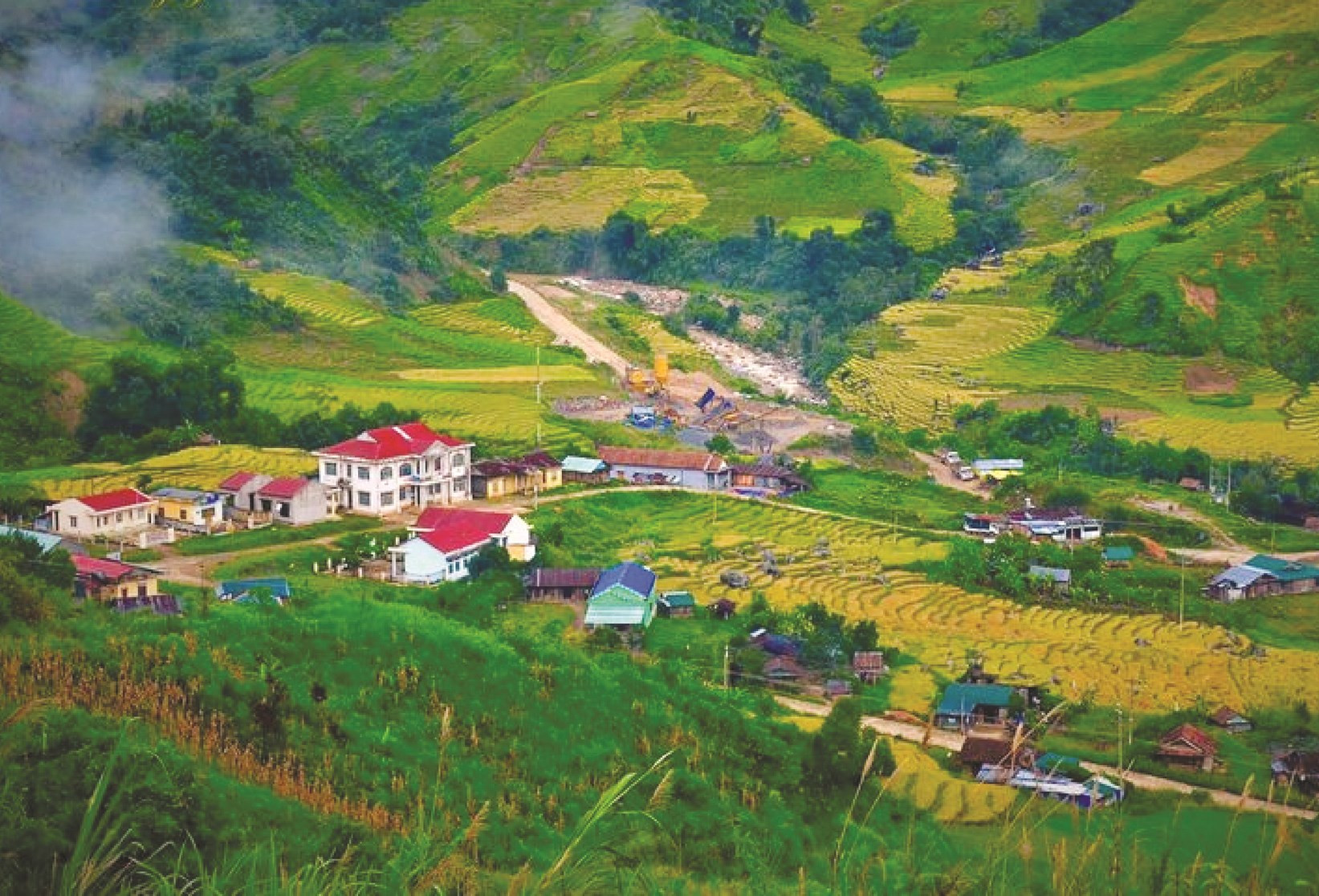 Toàn cảnh thung lũng Măng Ri nhìn từ trên cao
