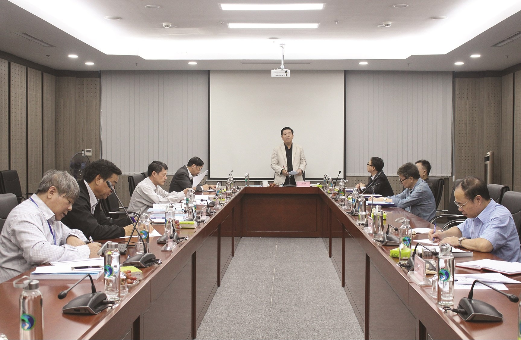 TS. Lê Sơn Hải, Thứ trưởng, Phó Chủ nhiệm UBDT  chủ trì phiên họp