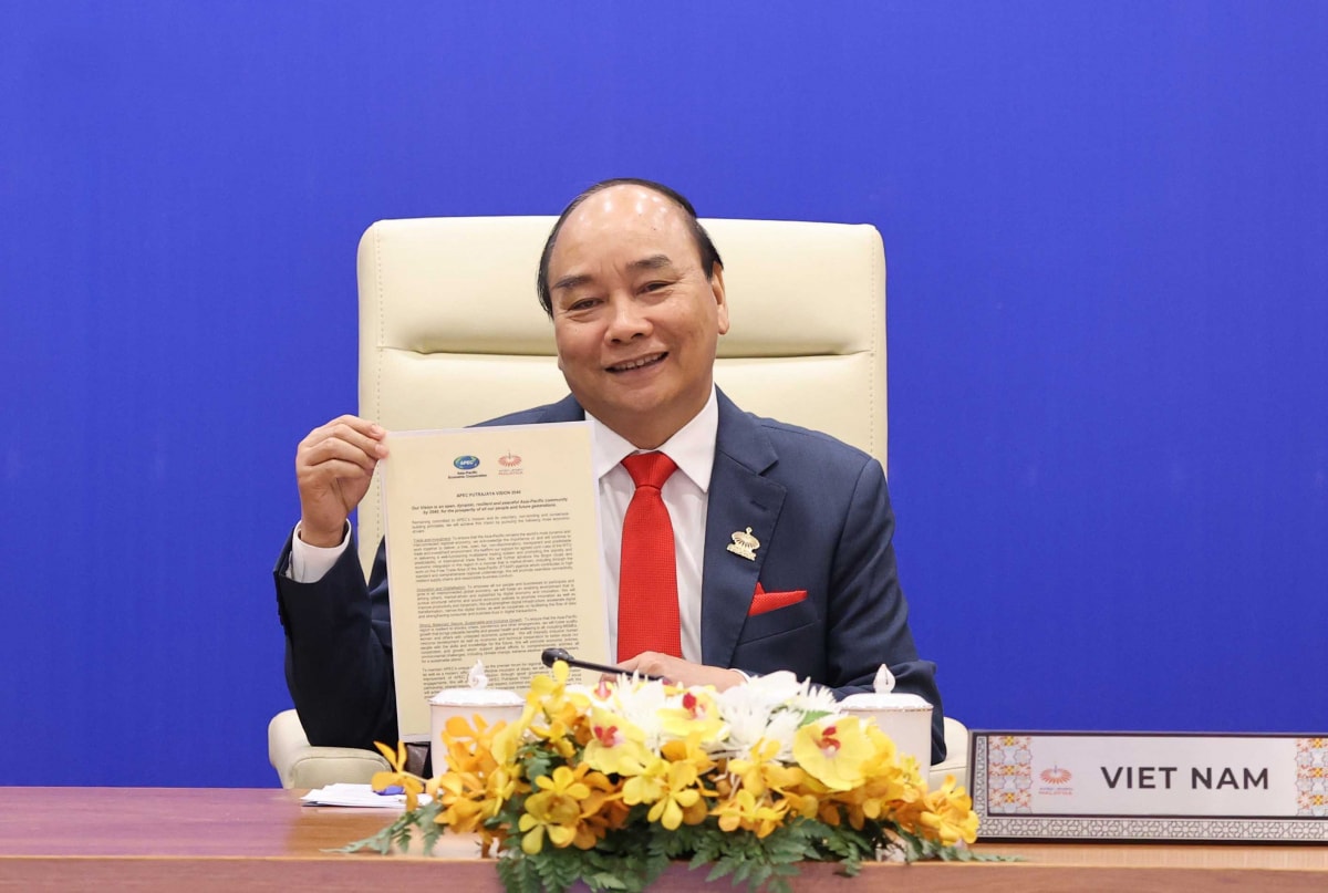 Thủ tướng Nguyễn Xuân Phúc và các nhà lãnh đạo các nền kinh tế thành viên APEC thông qua Tuyên bố Putrajaya về Tầm nhìn APEC tới năm 2040. Ảnh: VGP/Quang Hiếu