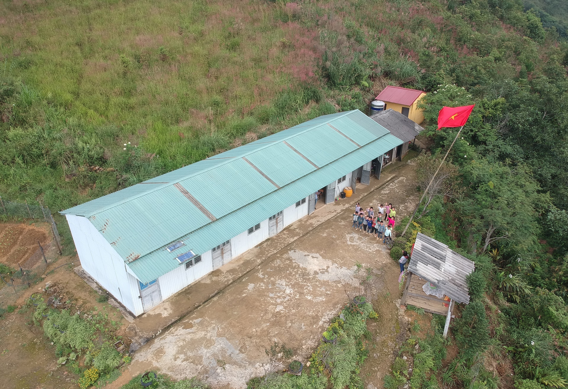 Điểm Trường Tiểu học Nhìu Cồ San cheo leo trên núi