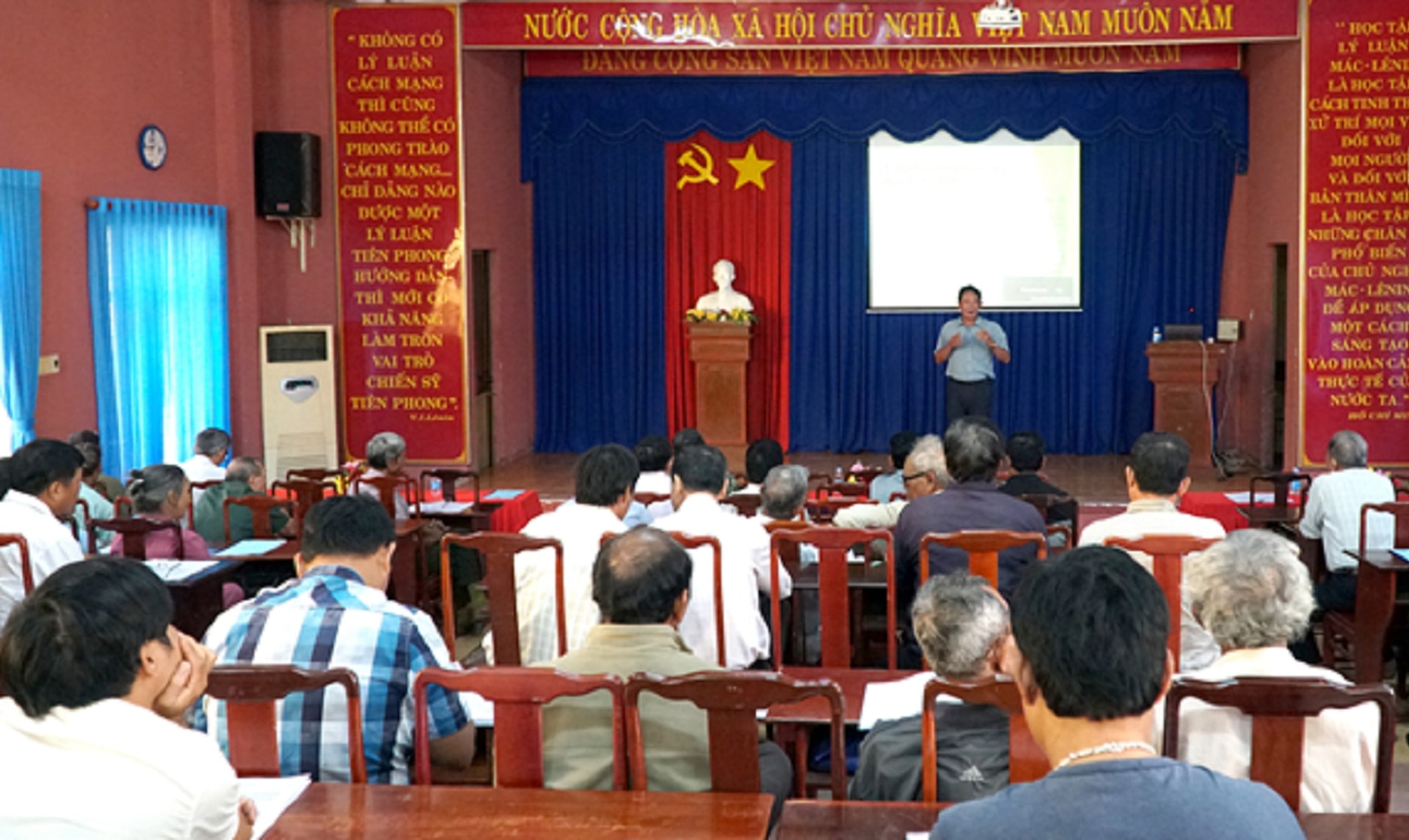Toàn cảnh hội nghị tập huấn