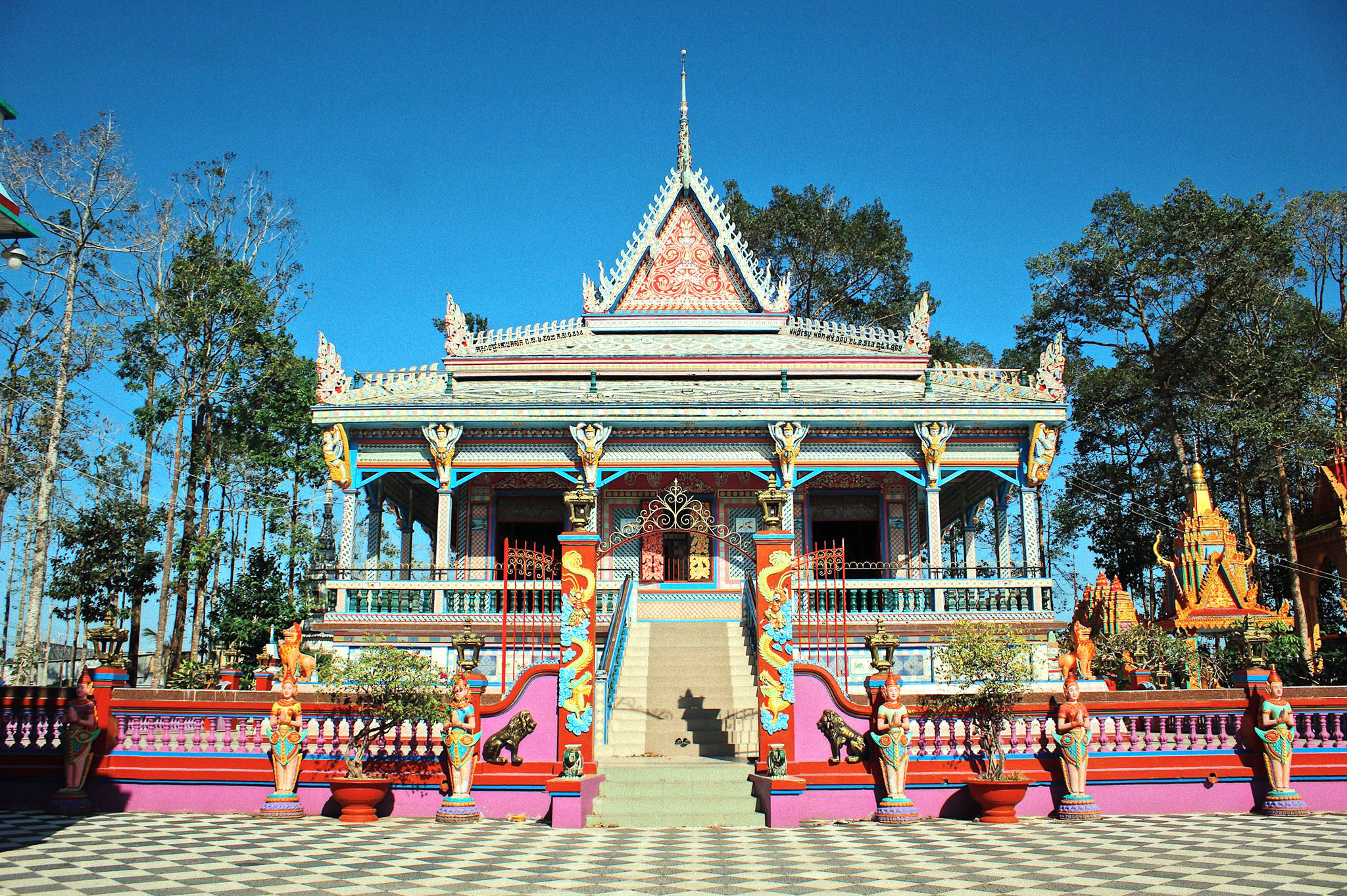 Mặt tiền Chánh điện