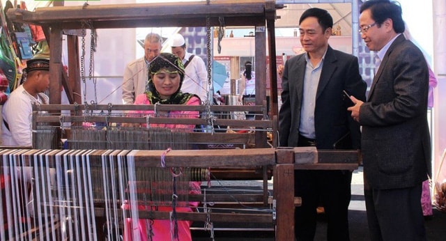 Đại biểu tham quan