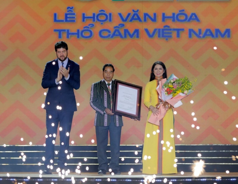 Đại diện tổ chức UNESCO Bằng chứng nhận danh hiệu