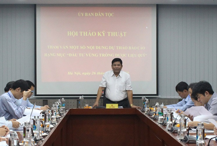 Thứ trưởng, Phó Chủ nhiệm UBDT Y Thông phát biểu tại Hội thảo
