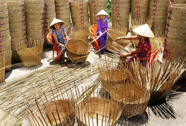 Nghề đan lát truyền thống ( Ảnh TL)
