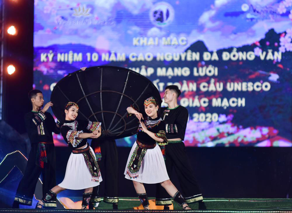 Hình ảnh đồng bào DTTS đã làm nên vẻ đẹp cho Cao nguyên đá Đồng Văn (Ảnh: BQT)