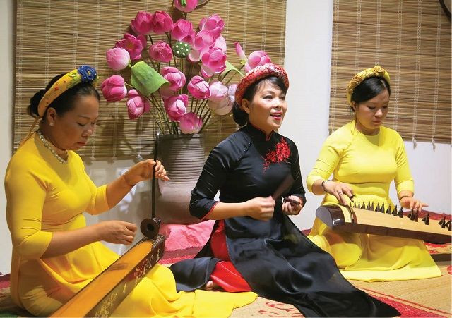 Biểu diễn ca Huế thính phòng (Ảnh TL)