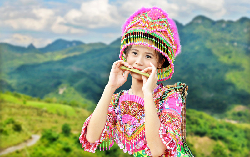 Kèn lá là một trong những nhạc cụ không thể thiếu của người Mông. Ảnh minh họa