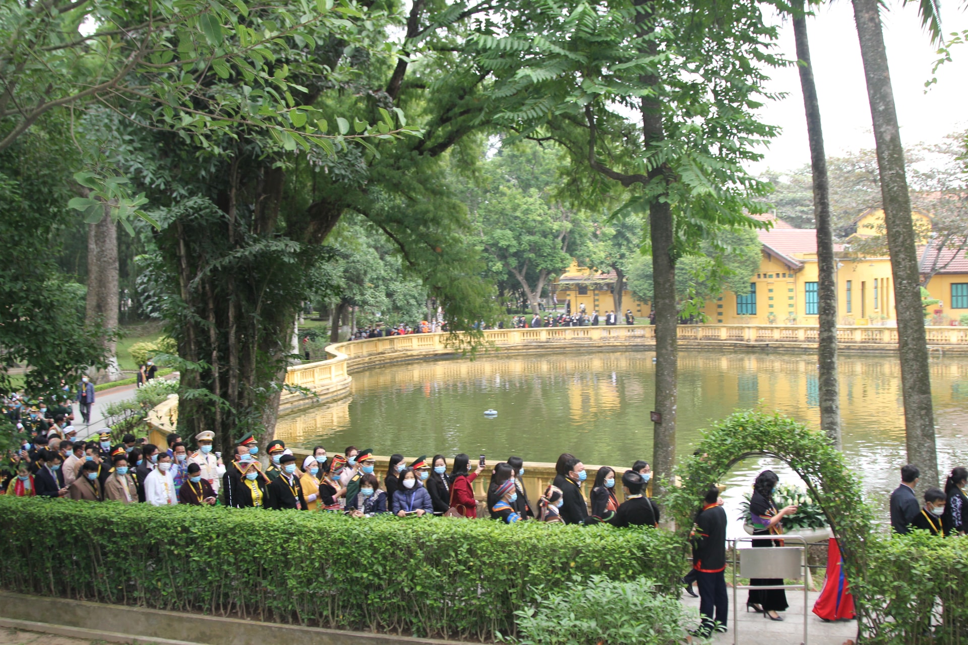 Các đại biểu thăm quan khu Di tích