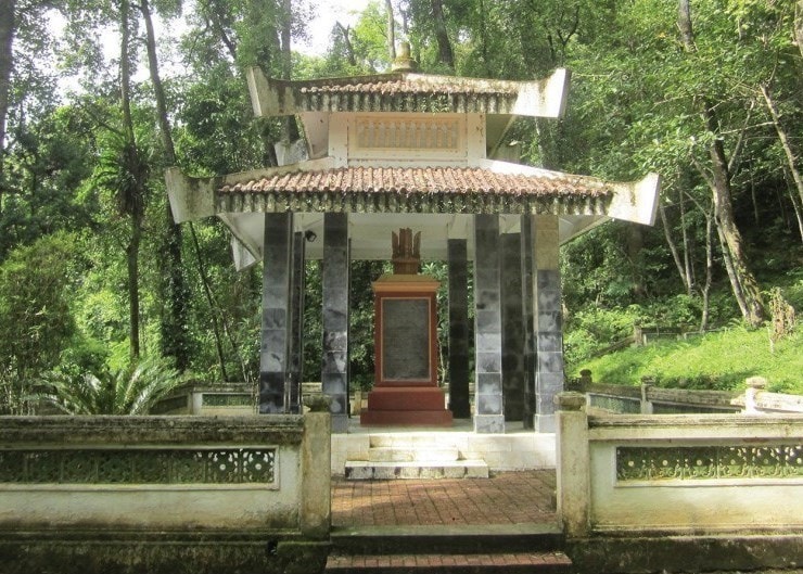 Nhà bia trung tâm tại Khu di tích Quốc gia đặc biệt rừng Trần Hưng Đạo, (Nguyên Bình, Cao Bằng), nơi thành lập Đội Việt Nam tuyên truyền Giải phóng quân