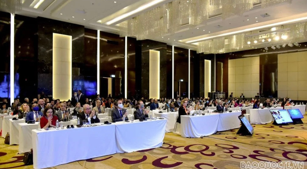 Các đại biểu dự Phiên bế mạc Hội nghị quốc tế về ‘Tăng cường vai trò của phụ nữ trong xây dựng và củng cố hòa bình: Từ cam kết đến kết quả’. (Ảnh: Tuấn Anh)