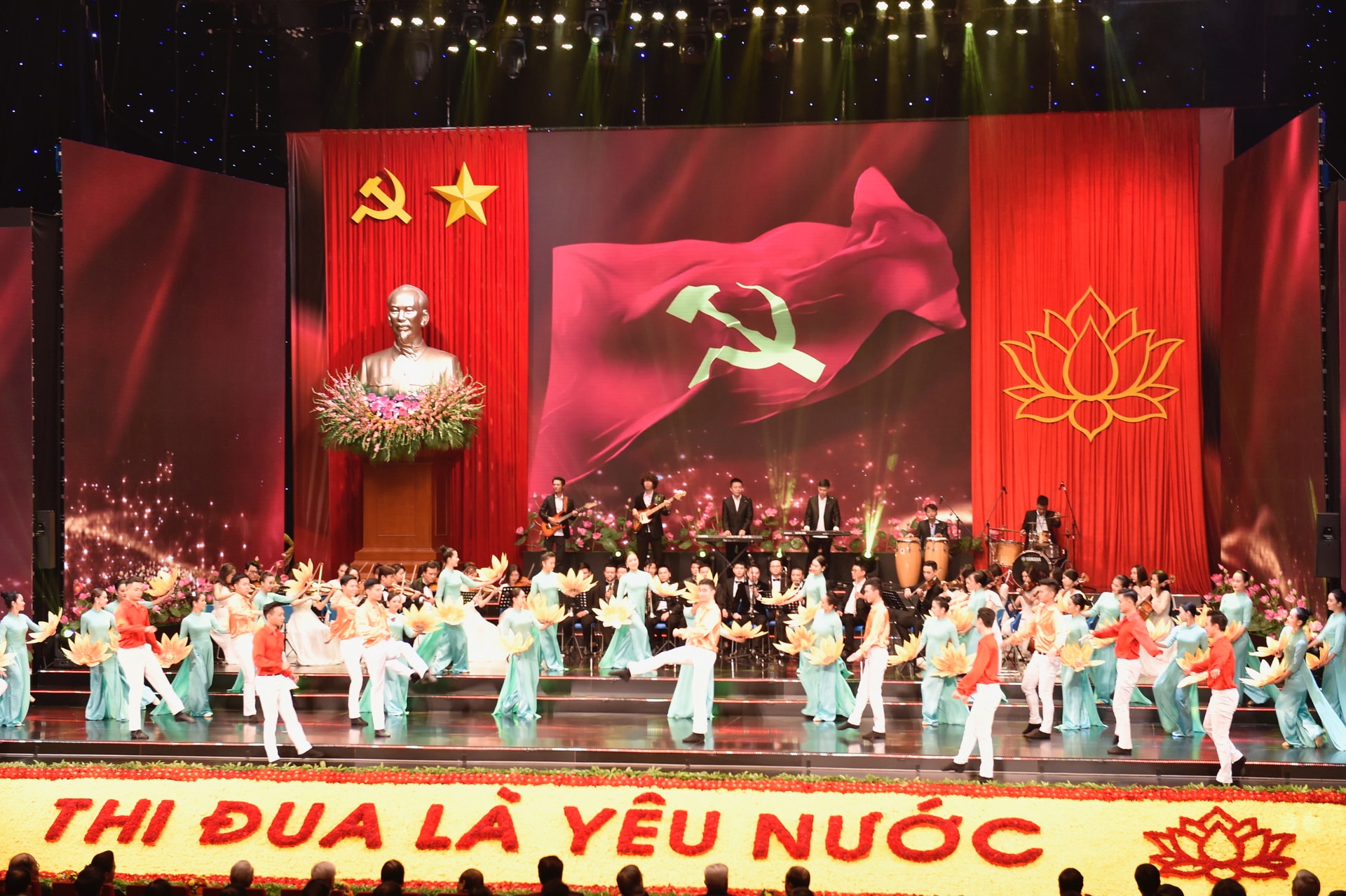 Thủ tướng Nguyễn Xuân Phúc: Không thử thách nào dân tộc ta không thể vượt qua 2