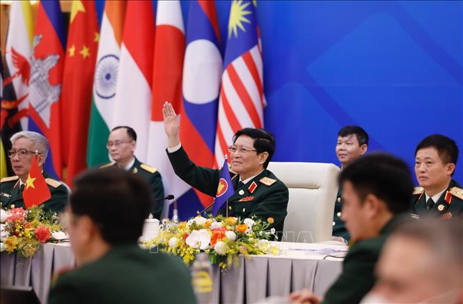 Đại tướng Ngô Xuân Lịch, Ủy viên Bộ Chính trị, Phó Bí thư Quân ủy Trung ương, Bộ trưởng Quốc phòng Việt Nam khai mạc hội nghị. Ảnh: Dương Giang/TTXVN