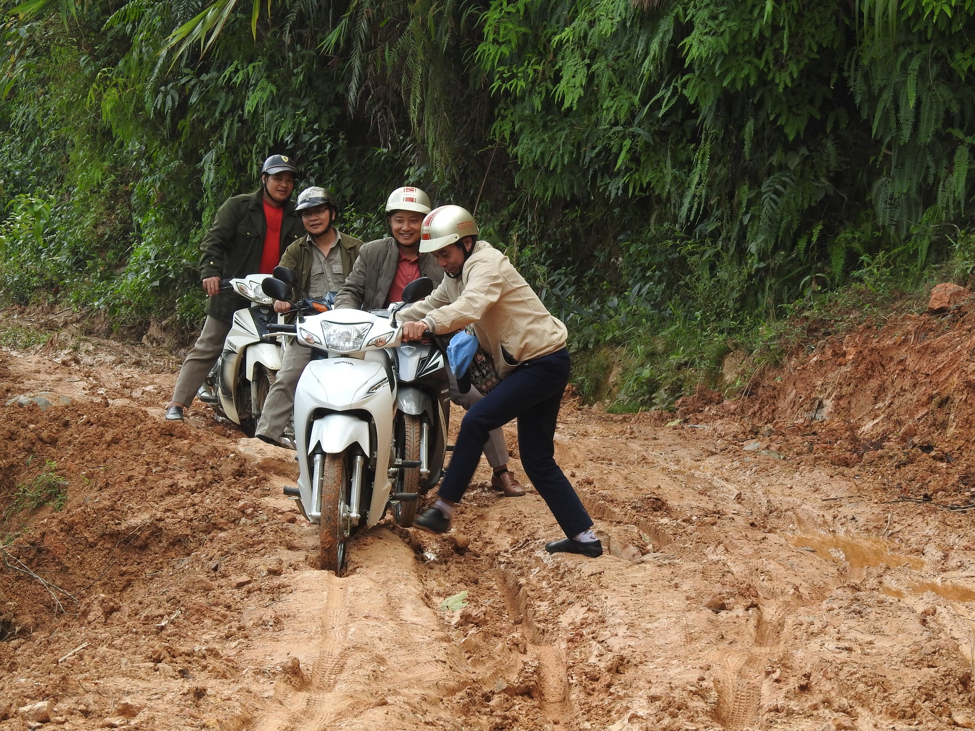 Đường vào thôn Nà Sâu.