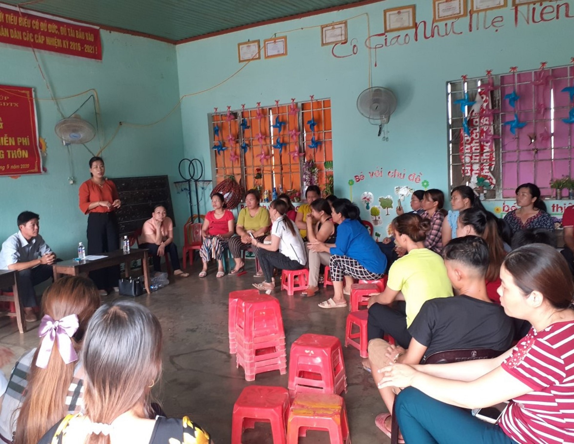 Các buổi tuyên truyền về hậu quả của tảo hôn và hôn nhân cận huyết ở xã vùng sâu, vùng xa Các buổi tuyên truyền về hậu quả của tảo hôn và hôn nhân cận huyết ở xã vùng sâu, vùng xa