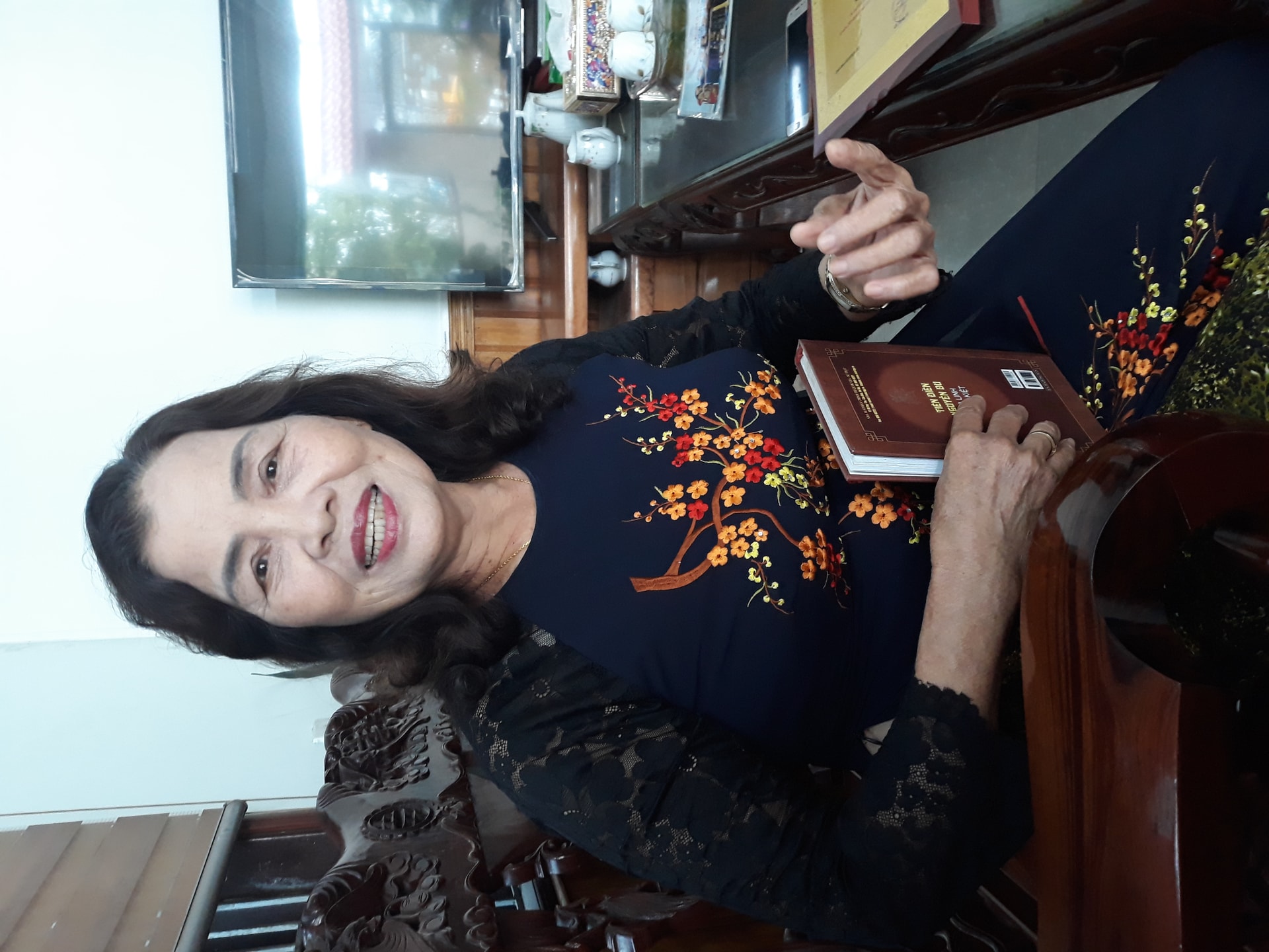 Cô Bùi Thị Lan say sưa với những câu Kiều