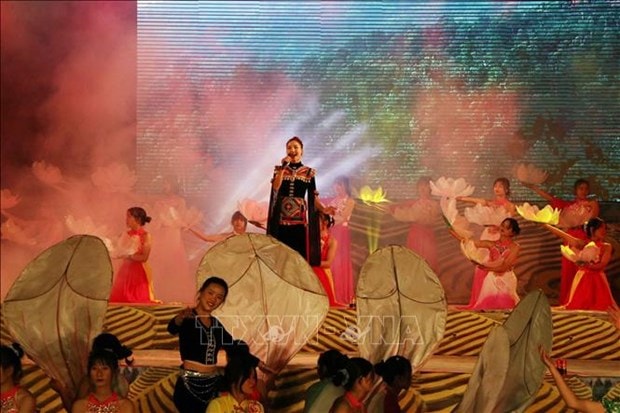 Tuần Văn hóa, du lịch huyện Tam Đường với nhiều chương trình nghệ thuật tái hiện nét đặc sắc văn hóa của nhiều dân tộc trên địa bàn. Ảnh: Nguyễn Oanh - TTXVN