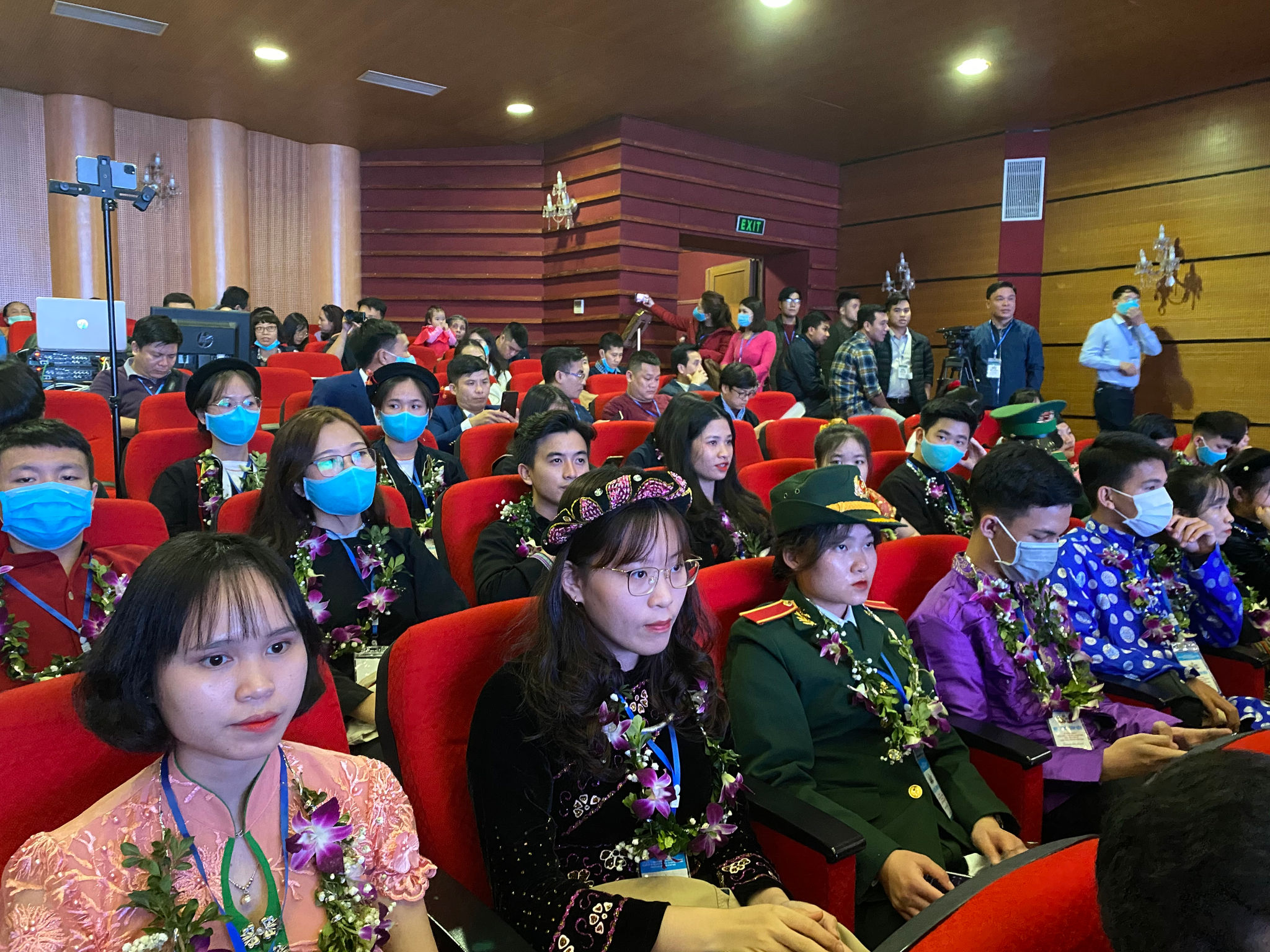 Các em học sinh, sinh viên, thanh niên xuất sắc tiêu biểu tại buổi Lễ