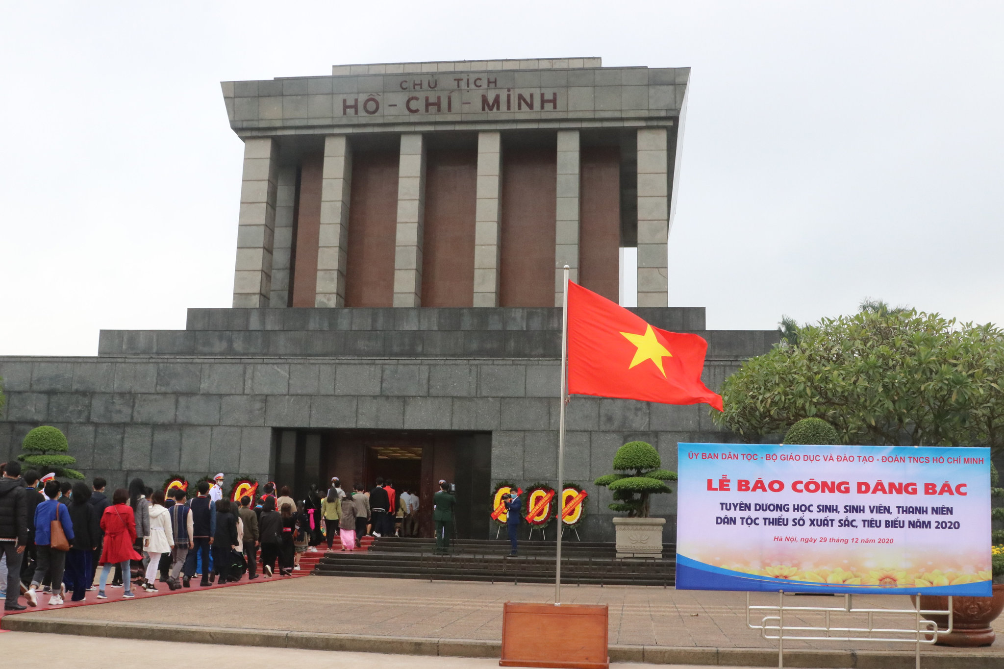 Đoàn học sinh, sinh viên, thanh niên DTTS xuất sắc, tiêu biểu năm 2020 vào Lăng viếng Bác Đoàn học sinh, sinh viên, thanh niên DTTS xuất sắc, tiêu biểu năm 2020 vào Lăng viếng Bác