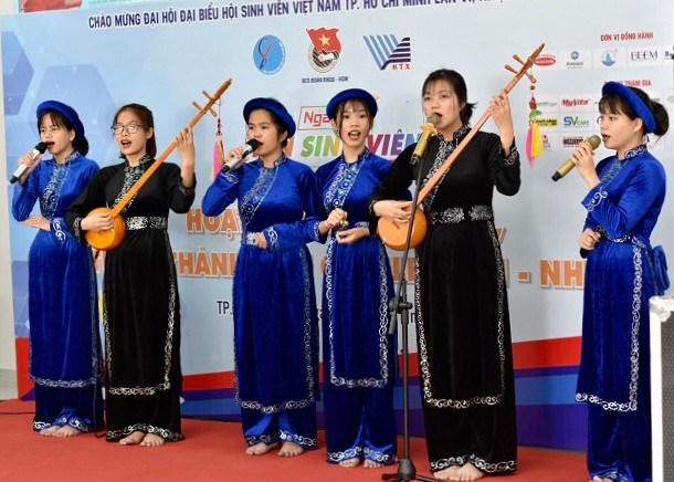 CLB biểu diễn tại Ngày hội Chào tân sinh viên năm 2020 tại Nhà văn hóa sinh viên TP. Hồ Chí Minh