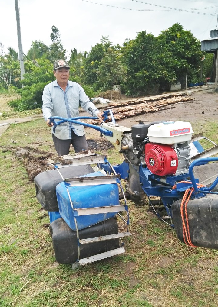 Năm 2021 ông Rô dự tính sẽ tiếp tục chế tạo cho người trồng màu chiếc máy cày phù hợp nhưng đang gặp khó khăn. Ảnh TL