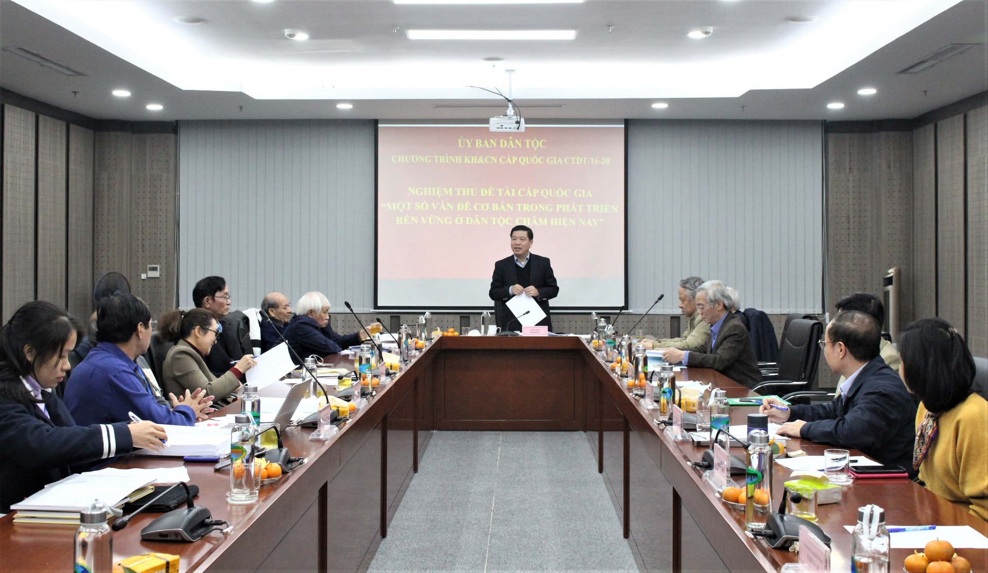 Thứ trưởng, Phó Chủ nhiệm UBDT, Lê Sơn Hải, Chủ tịch Hội đồng khoa học chủ trì nghiệm thu Đề tài. Thứ trưởng, Phó Chủ nhiệm UBDT Lê Sơn Hải, Chủ tịch Hội đồng Khoa học chủ trì nghiệm thu Đề tài.