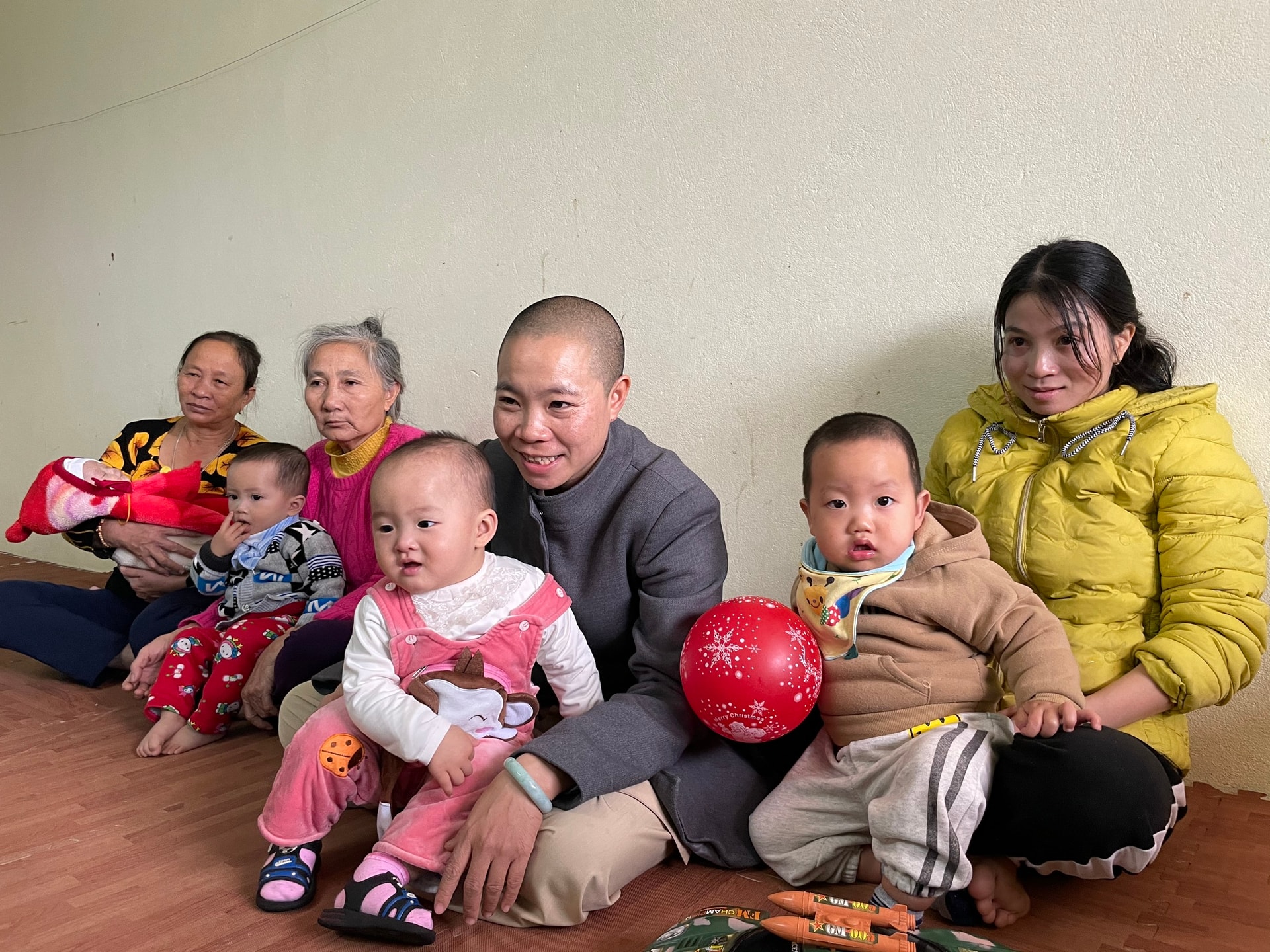 Với tâm nguyện để các cháu có một mái ấm, sau này trở thành những người có ích cho xã hội, thầy Ngoan đã nuôi quyết tâm thành lập Trung tâm từ thiện xã hội